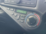 【オートエアコン】一度お好みの温度に設定すれば、車内の温度を検知し風量や温度を自動で調整。暑い…寒い…と何度もスイッチ操作をする必要はありません。快適な車内空間には必須の機能ですね♪