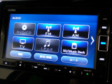CD、DVD、Bluetooth、AM、FM、AUX、スマートフォン接続ができます。