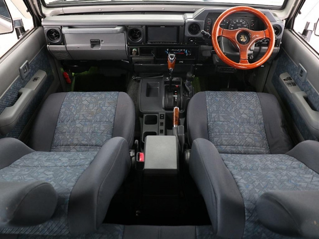 トヨタ ランドクルーザー70 4.2 ZX FRPトップ ディーゼル 4WD の
