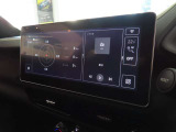 10.25インチタッチスクリーン。スマートフォン接続によりApple CarPlay・Android Autoをご使用いただけます。