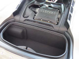 エンジンルーム後方には大型トランクスペースを確保。週末のお出かけには十分なサイズ。エミーラでお出かけプランを立ててみてはいかがでしょうか?