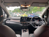 内装状態も特に大きく目立つ汚れも無くキレイです!多少の使用感は中古車なのでありますが、全体的にキレイな車輛ですっ!