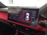 10.25インチタッチスクリーン。スマートフォン接続によりApple CarPlay・Android Autoをご使用いただけます。