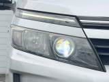 【LEDヘッドライト】悪天候や夜間走行時も良好な視界を確保し安心して運転できる高輝度LEDヘッドライトを装備!点灯速度が早く、消費電力も抑えられています。