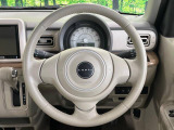 インテリアに合わせたデザインのステアリングは、運転される方のことも考え、運転しやすい形状、大きさです。是非一度、実際に触ってお確かめください。