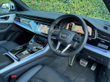 バーチャルコックピット装着車です。目線の移動が少なくステアリングのマルチファンクションで操作できるので安全性の向上にも役立ちます。
