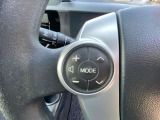 運転中でも音量調整やチャンネル変更がスムーズにできるステアリングスイッチ付き♪