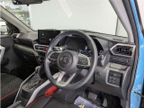 見通しのよいすっきりとした視界で、誰でも運転しやすいです。運転のしやすさは疲れにくさにも繋がりますよ♪