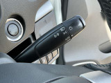 【オートライト】車外の明るさを検知して、自動的にヘッドライトを点灯してくれます♪トンネルを走行する際にも、自動的に点灯してくれて便利な装備の1つです♪