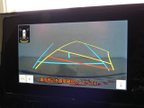 駐車も安心のガイドライン付きバックモニターです。