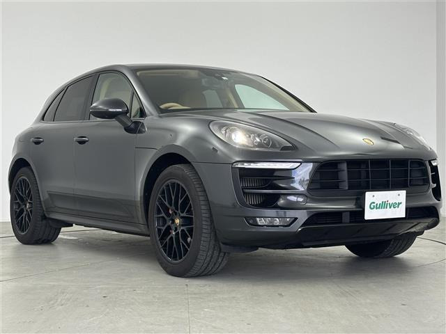 マカン  GTS 4WD 本革シート