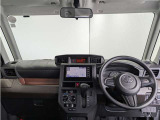 運転席から見たインパネ周りです。シートからはメーターはもちろん、広く周りを見渡せるフロントウィンド&インパネはリラックスして運転に集中することが出来ます!