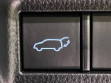 【ハンズフリーパワーバックドア】リアバンパー下部に足先を出し入れするだけでバックドアが自動で開閉♪両手が荷物でふさがっている時でもラクラク開閉操作が行えます!