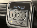 【オートエアコン】一度お好みの温度に設定すれば、車内の温度を検知し風量や温度を自動で調整。暑い…寒い…と何度もスイッチ操作をする必要はありません。快適な車内空間には必須の機能ですね♪