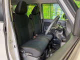 運転席シート廻りは使用感も少なく、良好な状態となっています。前オーナー様が丁寧に使っていたことがよくわかりますね。