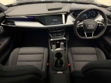 Audiは創業者であるホルヒの「いかなる時代においても第一級の素材を用い、操縦安定性に優れ、さらに進歩的なクルマの製造を目指す」という考え方に則り、こだわり抜かれたインテリアを目指しています。