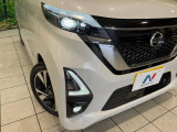 【LEDヘッドライト】悪天候や夜間走行時も良好な視界を確保し安心して運転できる高輝度LEDヘッドライトを装備!点灯速度が早く、消費電力も抑えられています。
