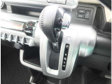 こちらのシフトは、車両にマッチしたデザインになっています!握りやすく、操作し易い配置になっていますので、いつも触れるシフトだからこそ、大切ですね!