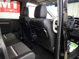 当店では専任のメカニックが大切なお客様のお車を一台一台丁寧に整備いたします。自社認証工場にてリフトアップし下回りまでキッチリ検査いたします。