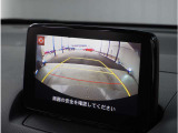 【バックカメラ】駐車が苦手な方でも安心してお乗りいただけます。リバース連動で画面が切り替わるのでとっても便利です。今や後方確認の必須アイテムですよね。