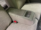 【アームレスト】運転中の身体の負担を軽減してくれるアームレストを装備♪