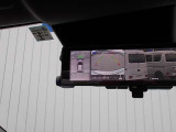 【アラウンドビューモニター】まるで車を空から見たような映像が映るので車両周辺の安全確認も一目でできます!小さなお子様や障害物も確認できるので、運転のし易さだけではなく事故防止にも役立ちます♪