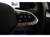 ハンドルは前後、上下で調節することができ、運転される方の好みに合わせて動かすことができます。ハンドルリモコンもついておりますので、運転したままでもオーディオ類を操作できます。