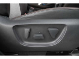 運転席にはパワーシートを装備しています。