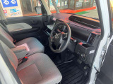 運転席はくつろぎのプライベート空間! 車内をクリーニングしてお待ちしております!