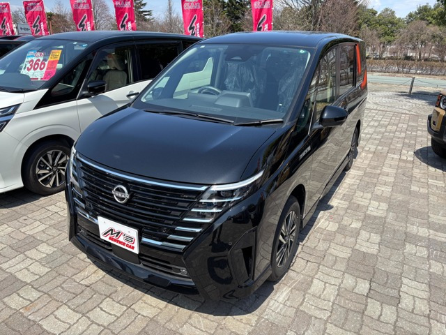セレナ 2.0 ハイウェイスター V 4WD 8人乗り プロパイロット BSM 全周囲カメラ