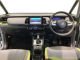 【前方視界】開放的な前方視界!運転がしやすく疲れにくいです♪窓が大きく、見通しがとっても良いおクルマですよ♪