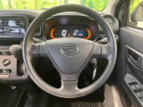 インテリアに合わせたデザインのステアリングは、運転される方のことも考え、運転しやすい形状、大きさです。是非一度、実際に触ってお確かめください。