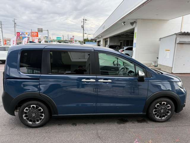 【飾磨店】 中古 ホンダ フリード(シーベッドブルーパール) 1 ホンダ フリード 1.5 クロスター の中古車詳細 (5,000km, シーベッド