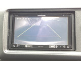 ガイド線表示機能付きのバックカメラで、バックでの車庫入れも安心です。