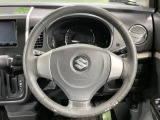 インテリアに合わせたデザインのステアリングは、運転される方のことも考え、運転しやすい形状、大きさです。是非一度、実際に触ってお確かめください。