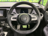 【純正革巻きステアリング】上質な革を使用することで、手にしっかり馴染みとても運転しやすいハンドルです♪