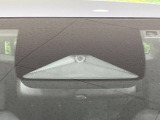 【ホンダセンシング】走行中に前方の車両等を認識し、衝突しそうな時は警報とブレーキで衝突回避と被害軽減をアシスト。より安全にドライブをお楽しみいただけます。