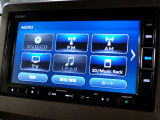 CD、DVD、Bluetooth、AM、FM、スマートフォン接続ができます。