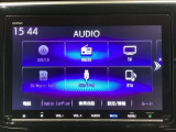 ワイド画面のナビゲーションは、フルセグTV、インターナビ対応のGathers純正メモリーナビを搭載しています。ナビに曲を記憶させるミュージックサーバー使用時は、別途SDカードが必要になります。