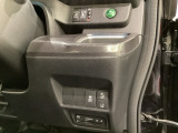 Hondaセンシング用の、VSA解除とレーンキープアシストシステムのメインスイッチなどはハンドルの右側に装備しています。その下にETCがついています。高速道路の料金所の通過も楽々です。