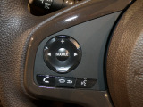 【ステアリングリモコン】ステアリングにオーディオ調節可能なスイッチが装備されていますので運転中でも視線をそらさずにオーディオの調節が可能です!