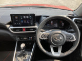 広々とした駐車場をご用意しておりますので、運転が苦手な方でもご安心ください。また、大型の屋根がございますので、雨に濡れることなくご移動できます。