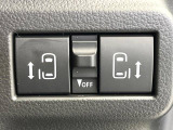 【両側パワースライドドア】スマートキーや運転席のスイッチで後席両側スライドドアの開閉が可能♪電動だから力を入れてドアを開ける必要が無く、小さなお子様でも簡単に開け閉めでき快適です♪