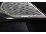 【BOSEサウンド】車種ごとにベストなシステムを用意し、車両の開発段階から音響を突き詰めるBOSE。シート素材の違いによってもセッティングを変更するという、BOSEならではのきめ細やかな音響です。