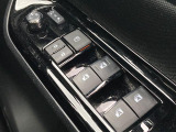 【パワーウインドウ】運転席のスイッチで、各席の窓ガラスの開閉ができます!あると便利ですよね!