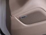 BOSEサウンドシステムが車内を上質な音楽空間に。クリアで臨場感あふれる高音質がドライブをさらに特別なひとときに演出します。