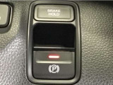 パーキングブレーキはスマートな電子制御式と合わせて渋滞時等にブレーキペダルから足を離しても停車状態を保持してくれるオートブレーキホールド機能で運転が楽になります。スタートはアクセルペダルを踏むだけ