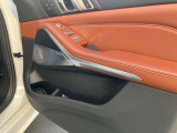 BMWの代名詞とも言えるキドニーグリル!アクティブ・エア・ストリームを採用し最先端の空力性能を実現しました。