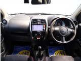 お車選びをお楽しみ頂けるよう、在庫車の展示スペースを十分に確保しております。