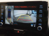 バックカメラもついておりますので、駐車時に確認できます。